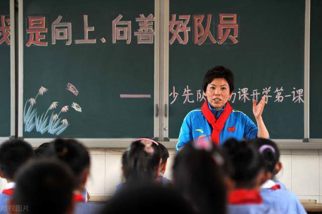 顾言忠摇了摇头，笑道：明天上午还有一个会，如果明天再走的话就来不及了